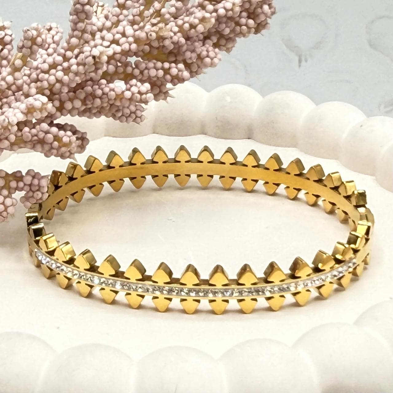 Spikes Handcuff